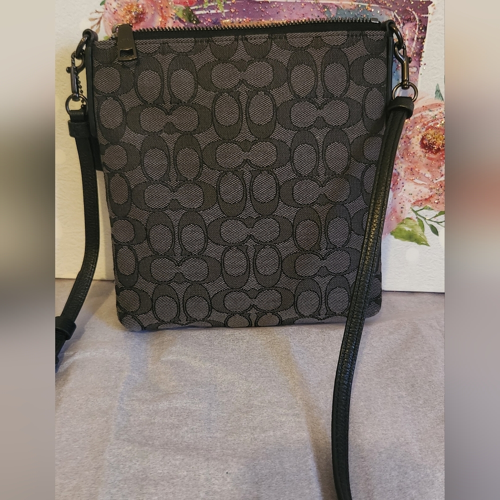 NWOT Brand New signature Coach crossbody - Picture 7 of 11